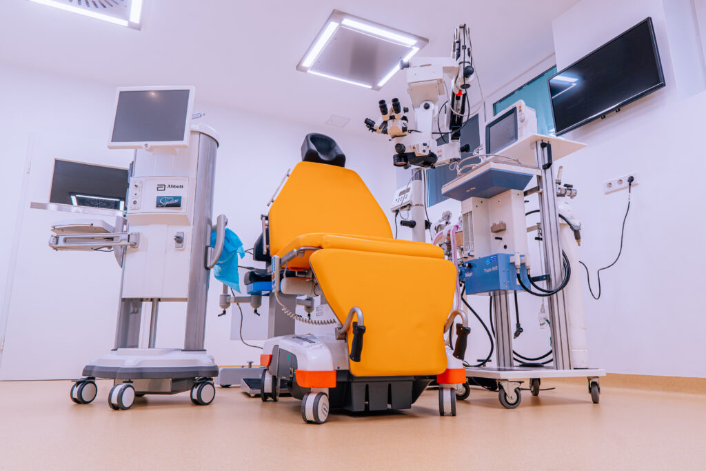 Operating theatre with surgical microscope